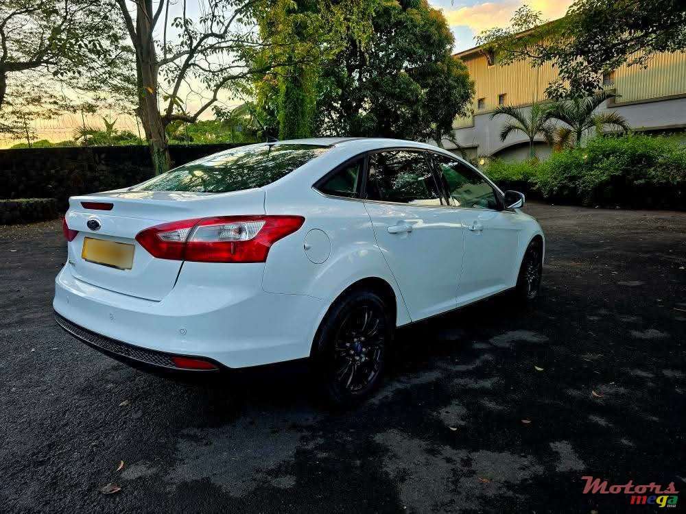 2016' Ford Focus photo #3