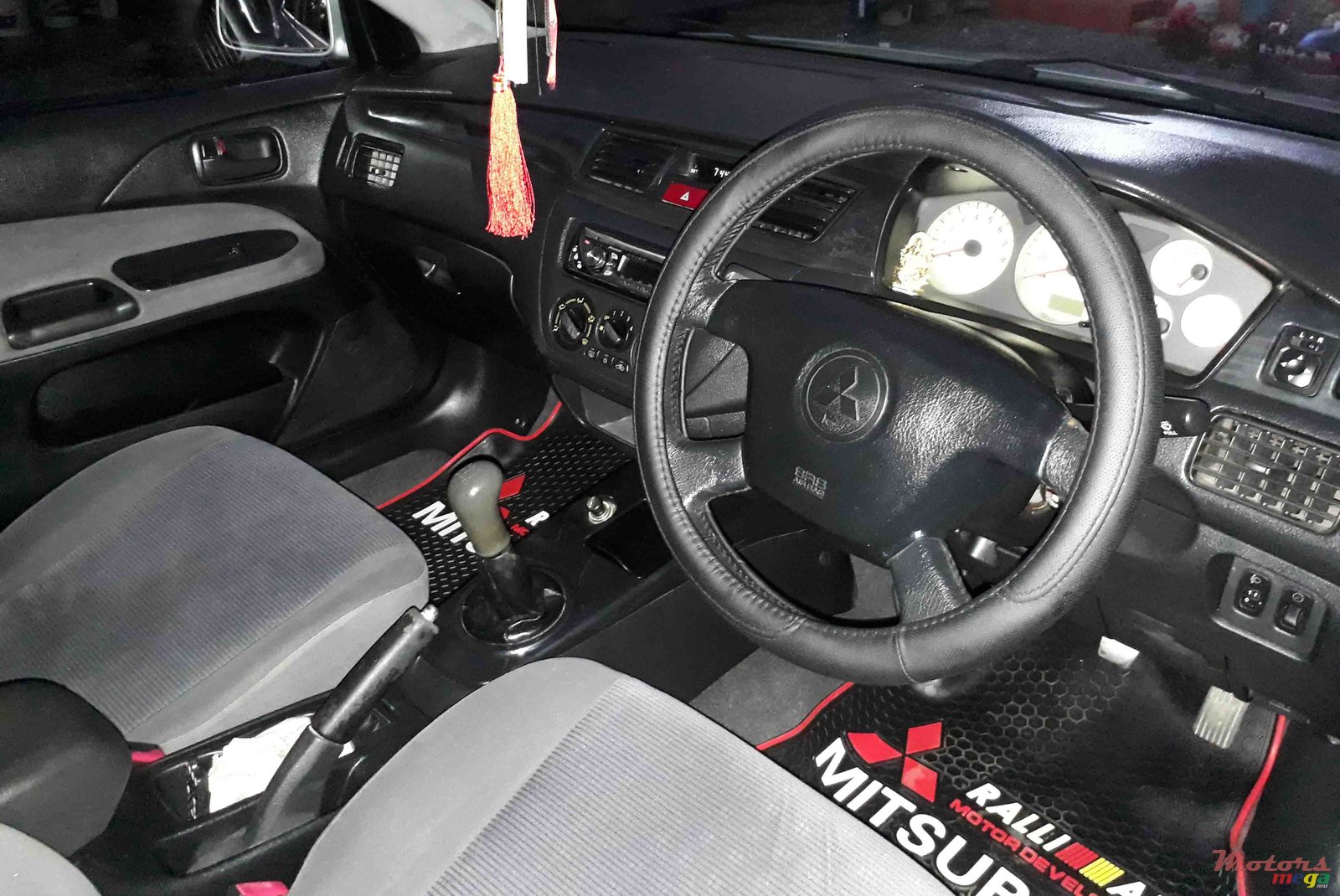 2005' Mitsubishi Lancer photo #4