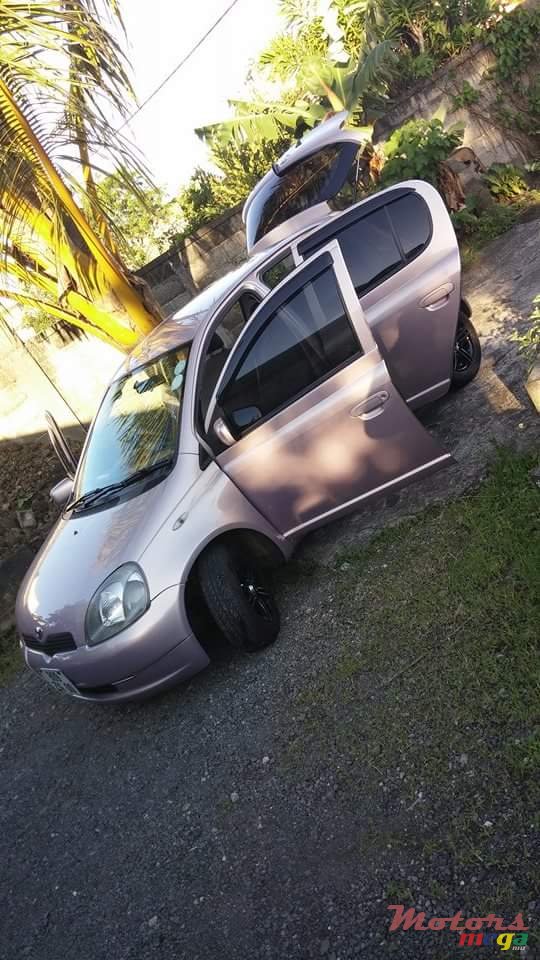 2000' Toyota Vitz photo #6