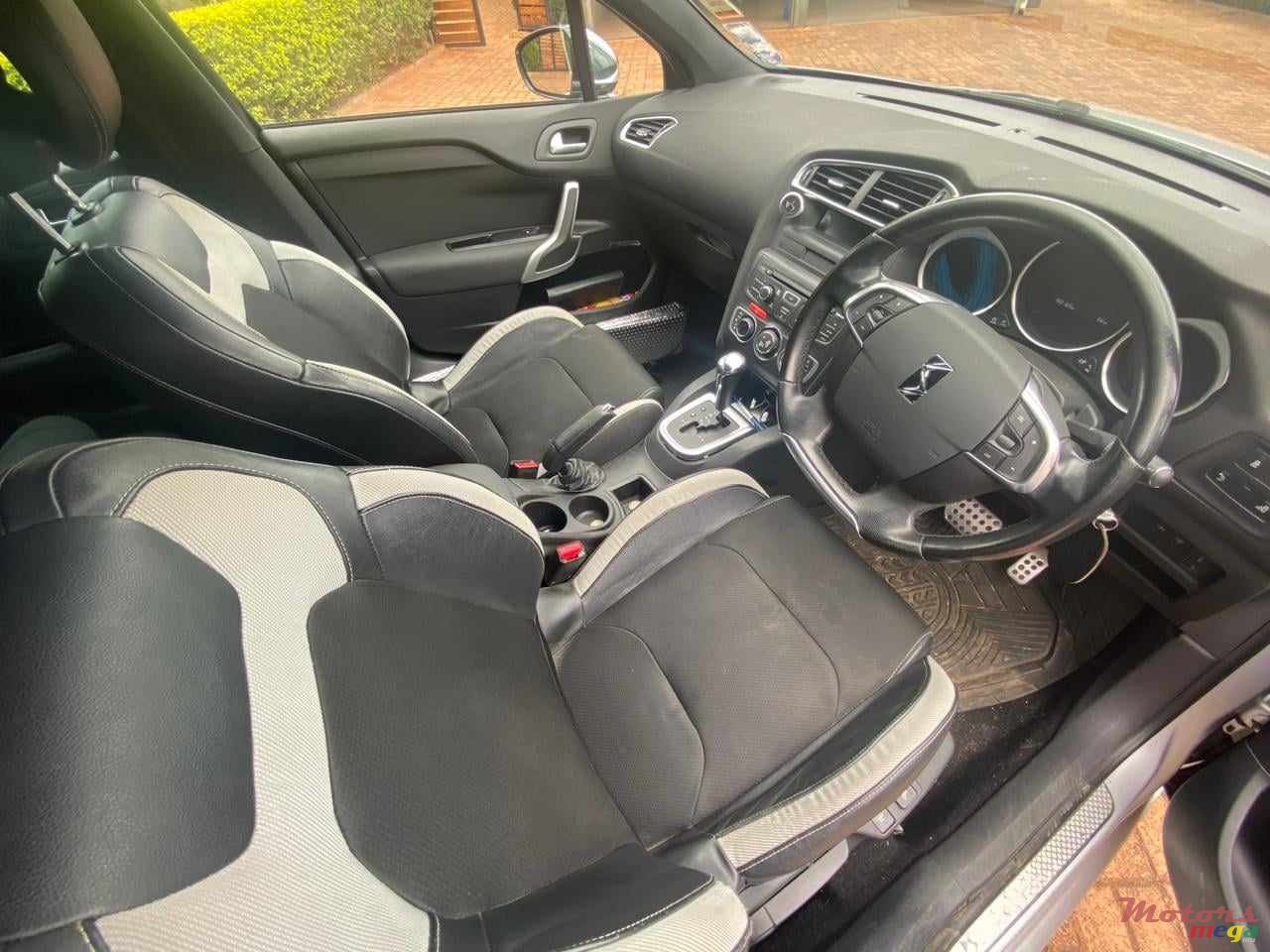2016' Citroen DS4 photo #6