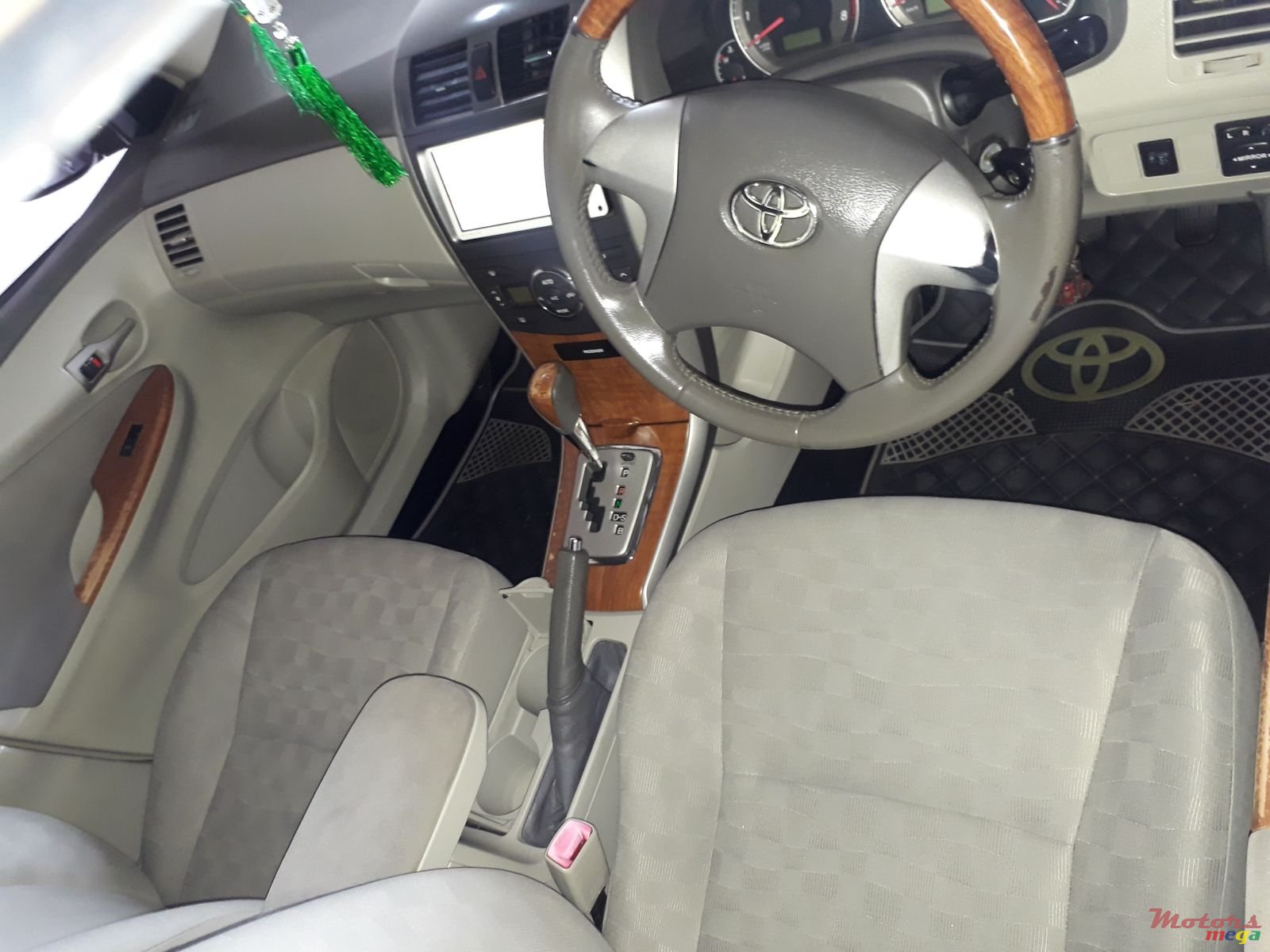 2009' Toyota Axio photo #3