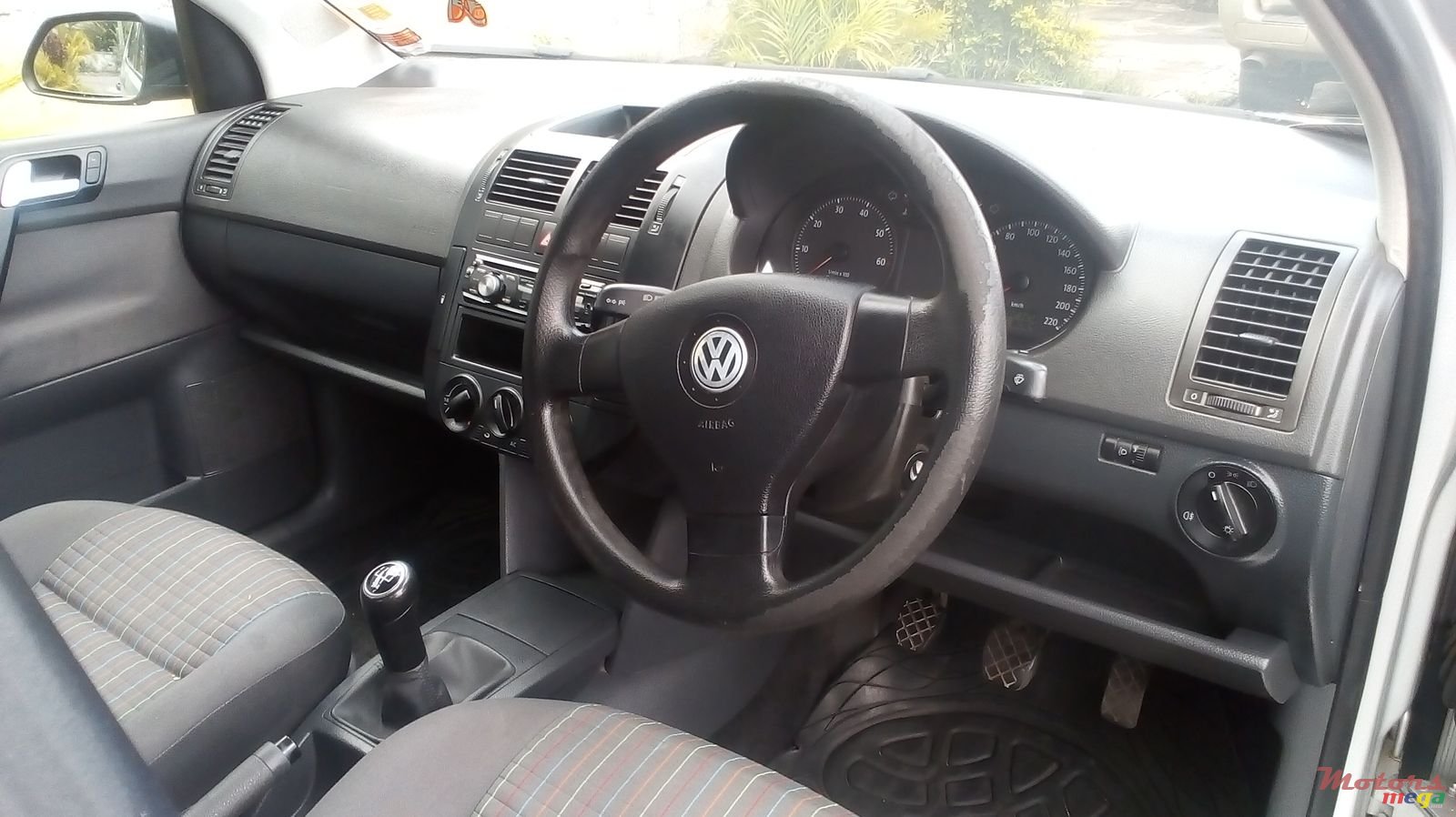 2010' Volkswagen POLO 1.2 T/options, j/cosmic photo #3