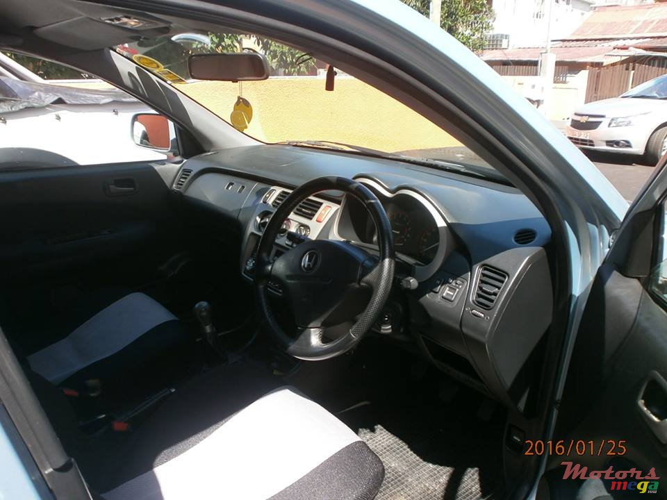 2005' Honda HR-V photo #4