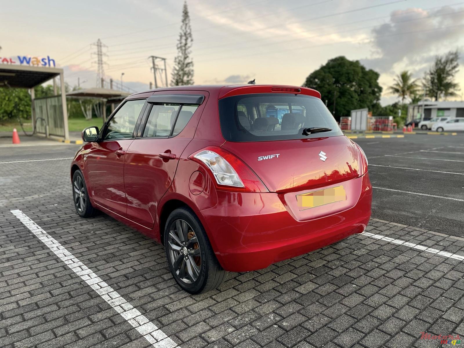 2014' Suzuki Swift photo #3