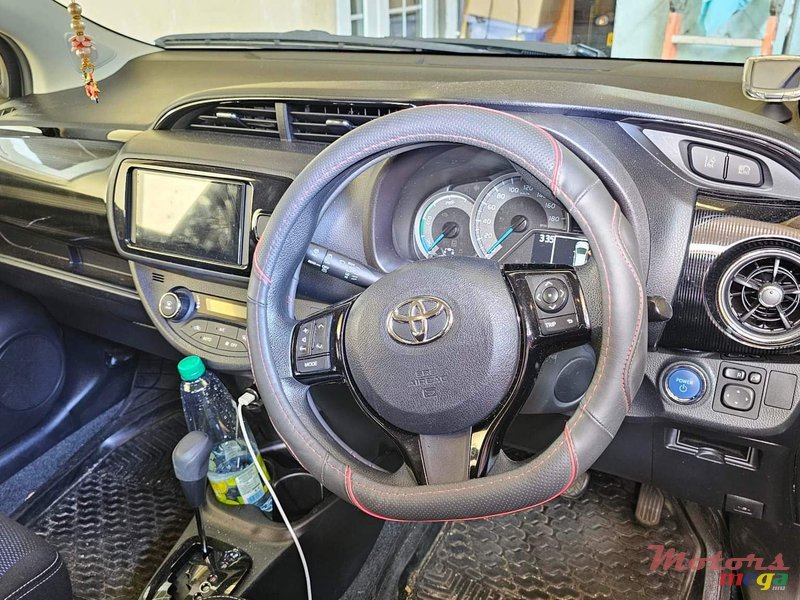 2018' Toyota Vitz Hybrid photo #3