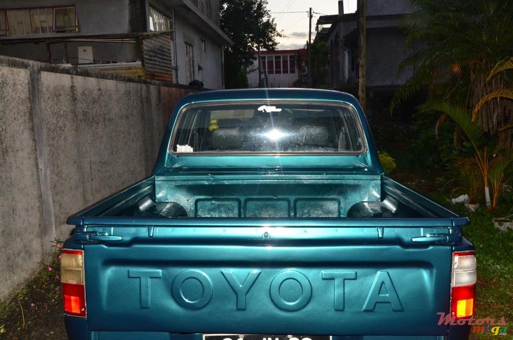 2002' Toyota photo #5