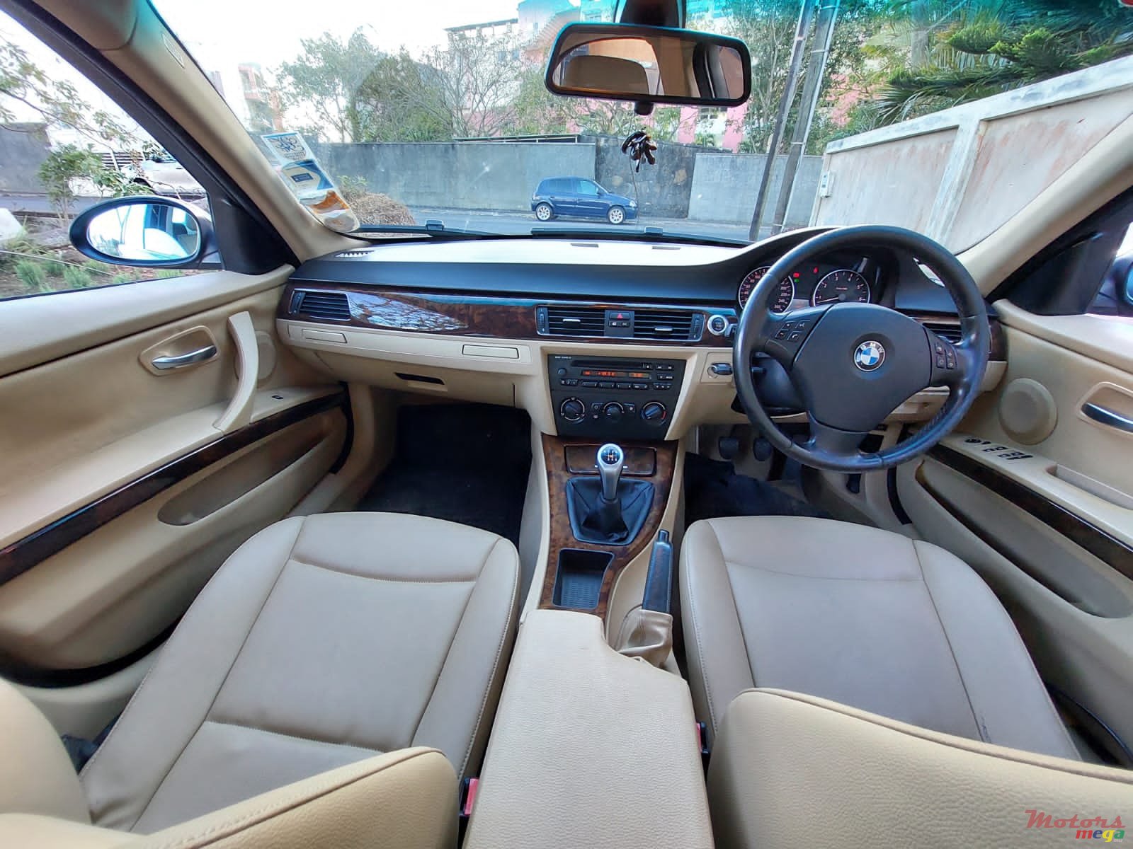 2005' BMW 320 Manual photo #7
