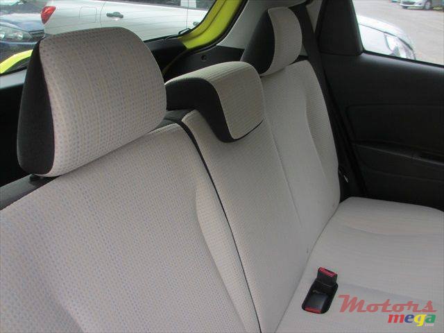 2014' Toyota Vitz photo #6