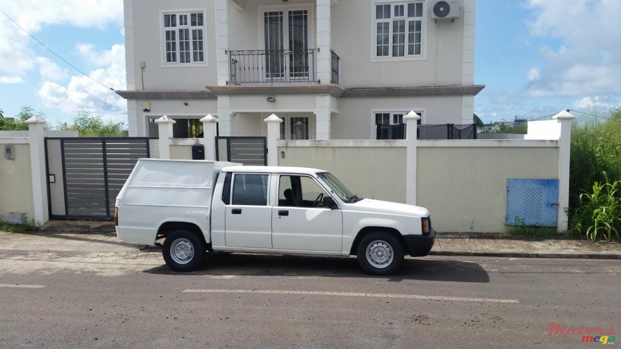 1997' Mitsubishi L 200 Double Cab 4x2 photo #2