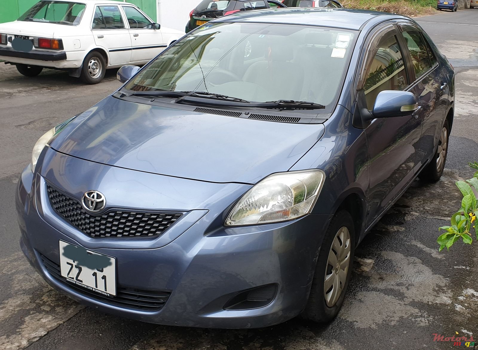 2011' Toyota Belta photo #1