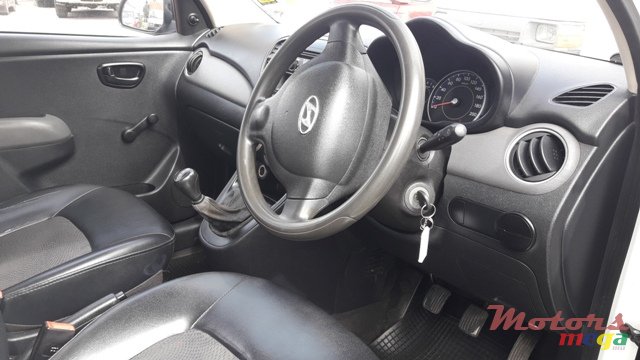 2012' Hyundai i10 photo #7