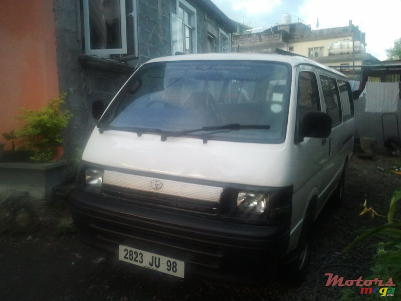 1998' Toyota HiAce photo #1