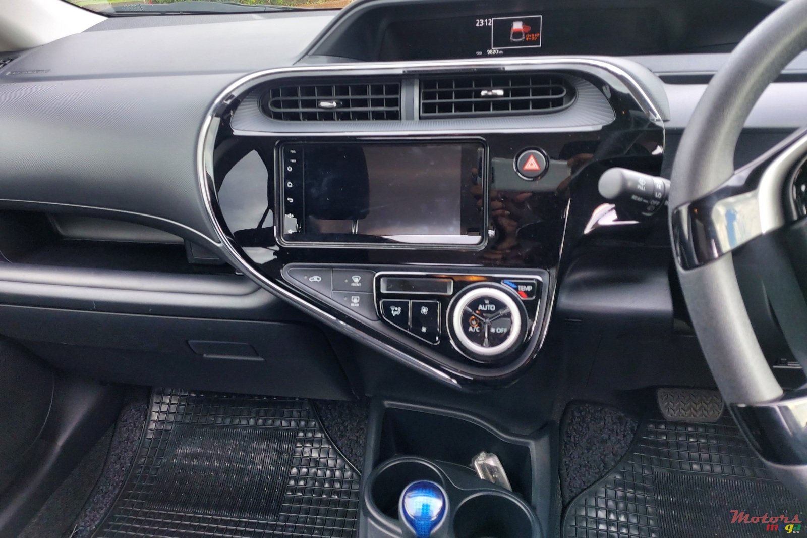 2019' Toyota Aqua photo #6