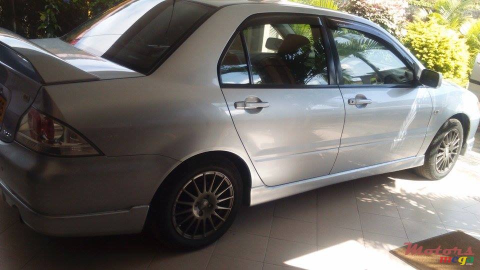 2005' Mitsubishi Lancer photo #1
