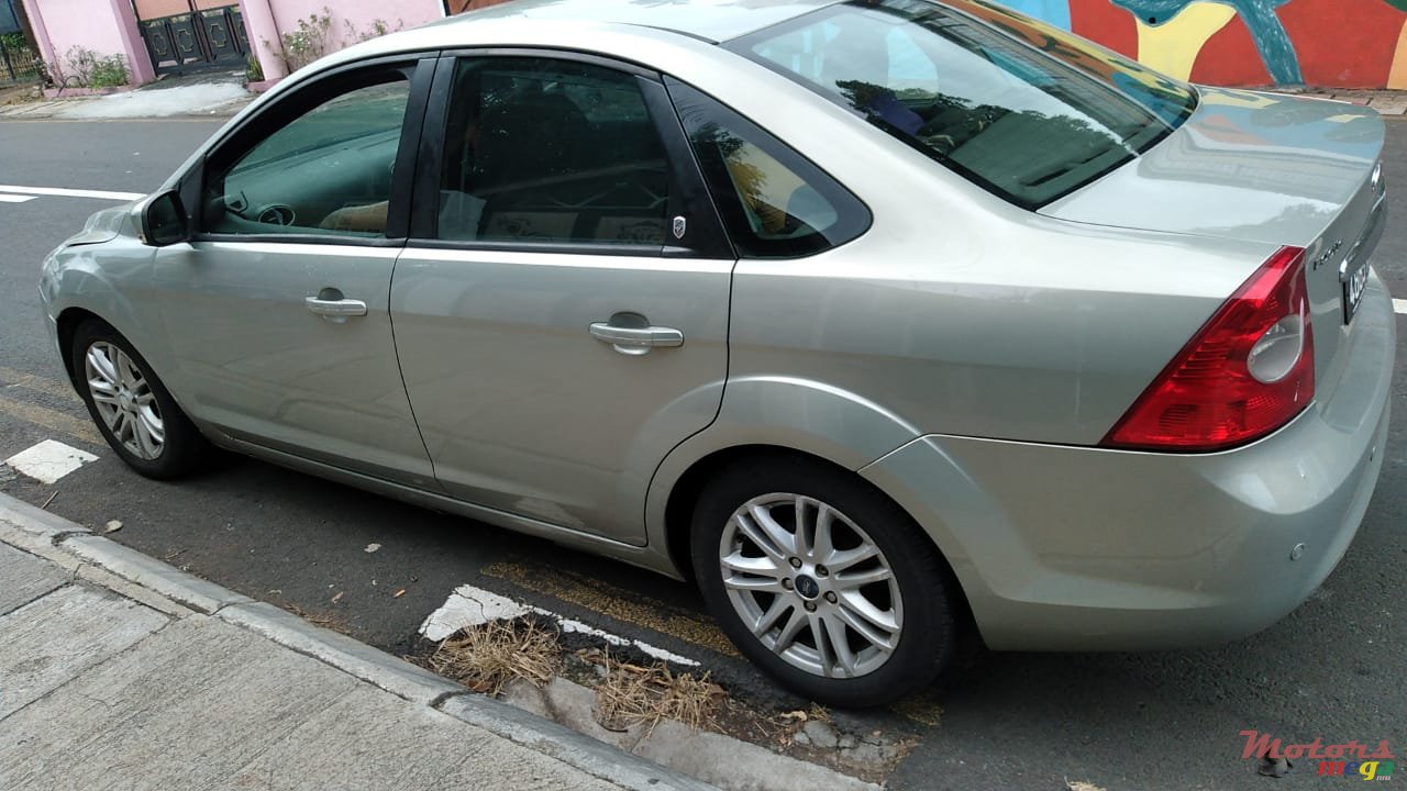 2009' Ford Focus photo #2