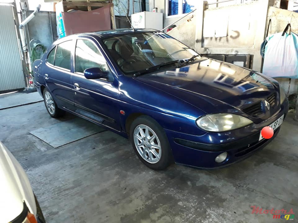 2001' Renault Megane photo #1