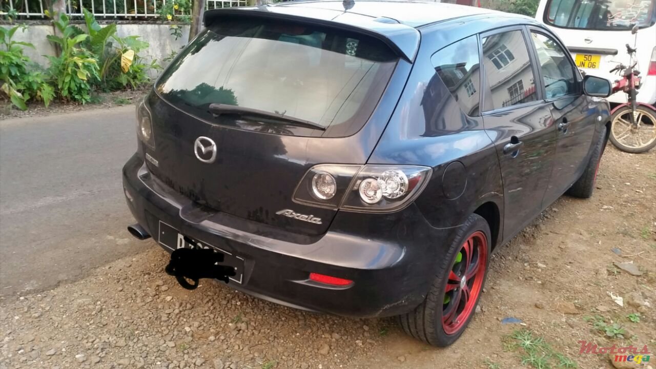 2004' Mazda Axela photo #1
