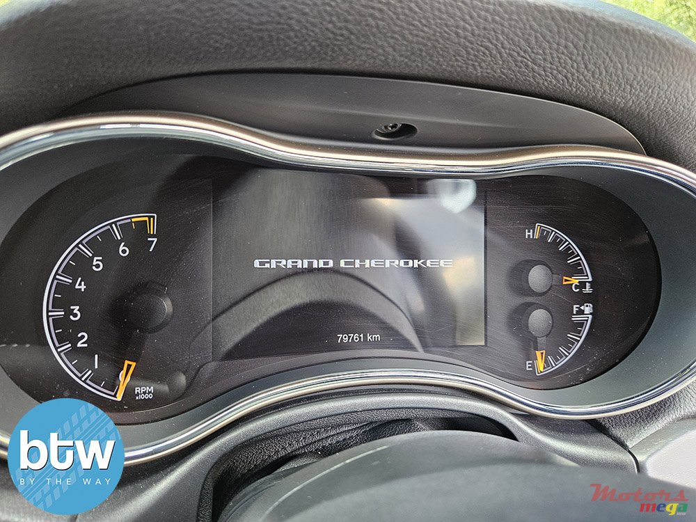 2016' Jeep Grand Cherokee photo #7