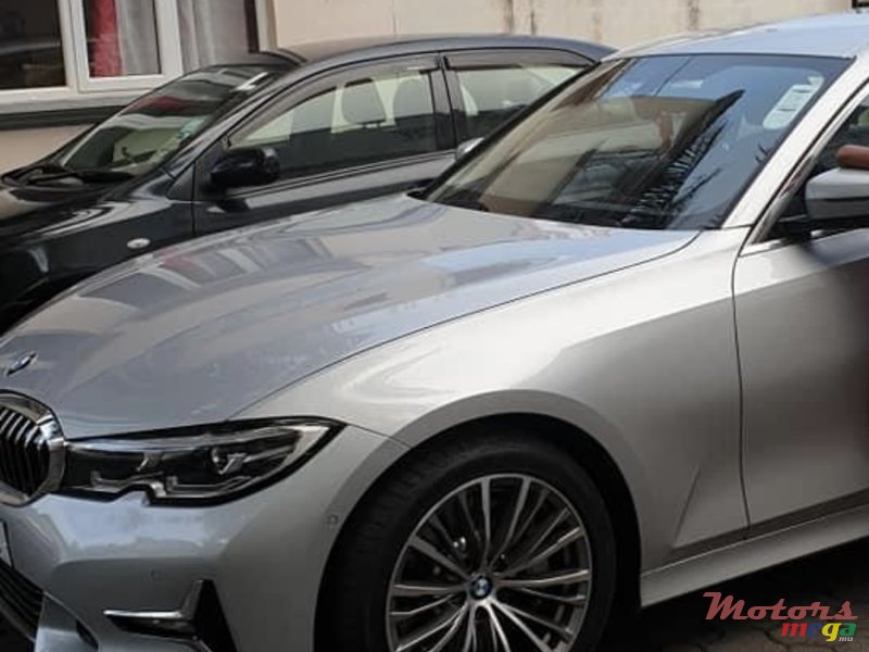 2020' BMW 3 Series Sedan photo #4