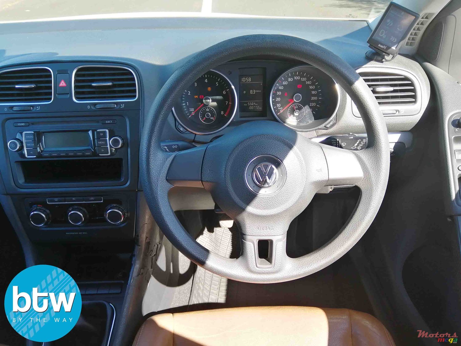 2009' Volkswagen Golf photo #5