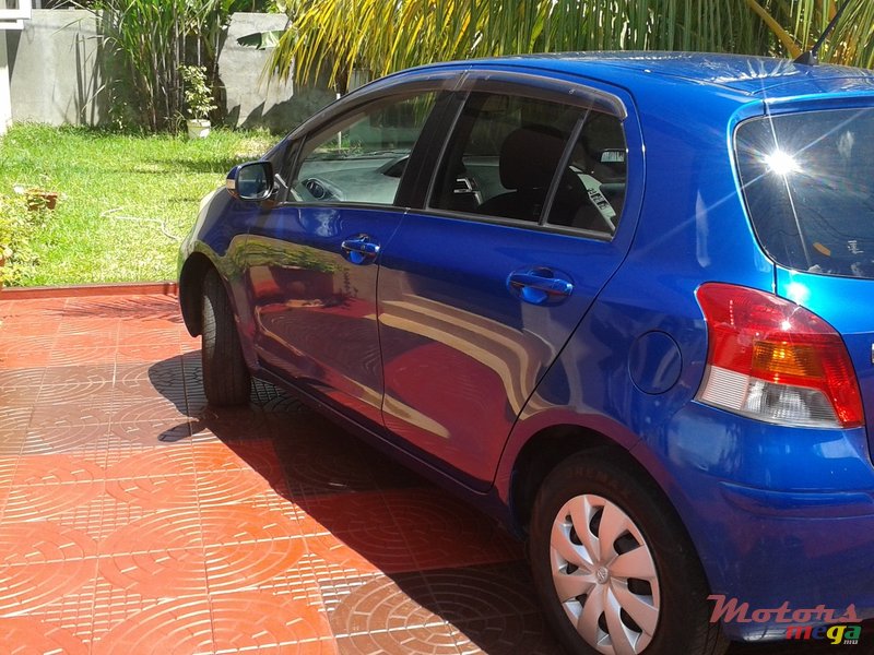 2008' Toyota Vitz photo #2