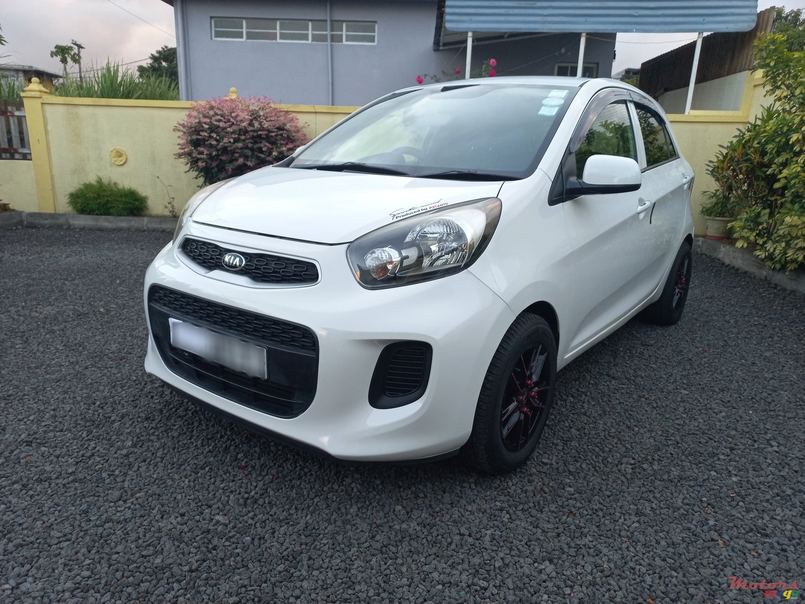 2017' Kia Picanto MANUAL photo #1