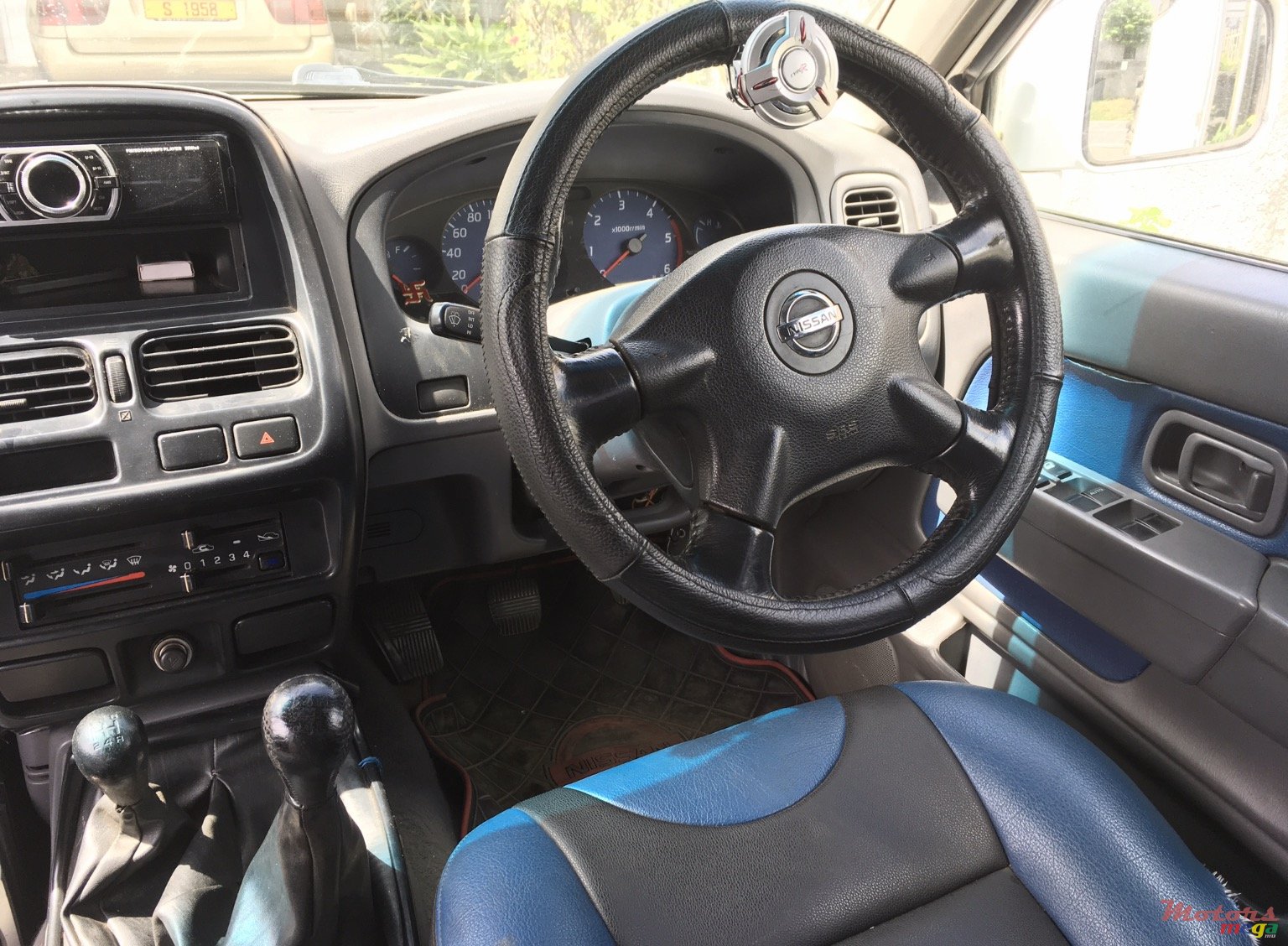 2004' Nissan photo #3