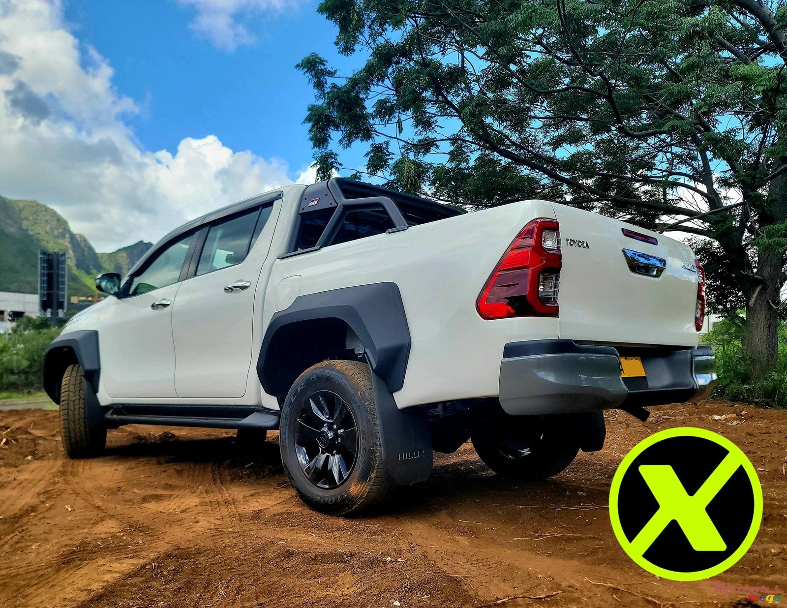2018' Toyota Hilux photo #2