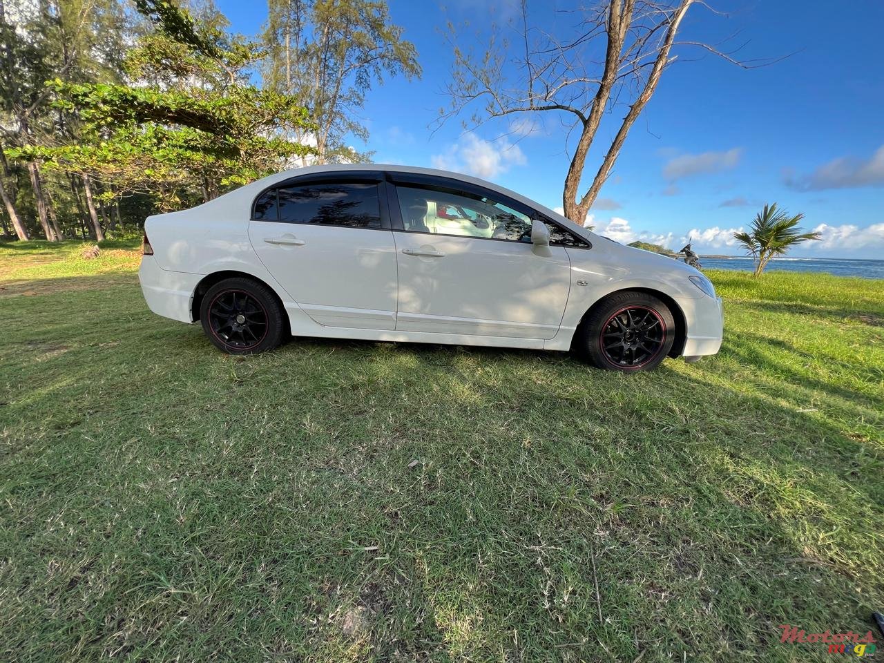 2011' Honda Civic photo #2