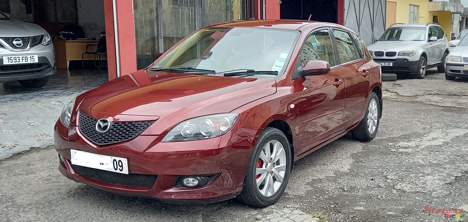 2009' Mazda 3 Hatchback photo #1