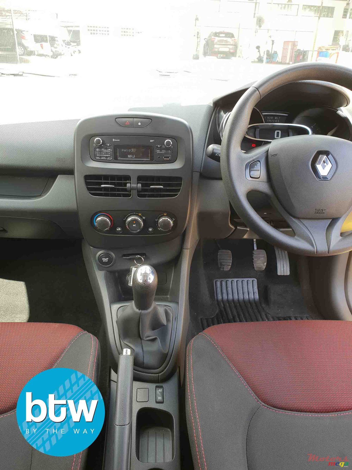 2015' Renault Clio photo #6