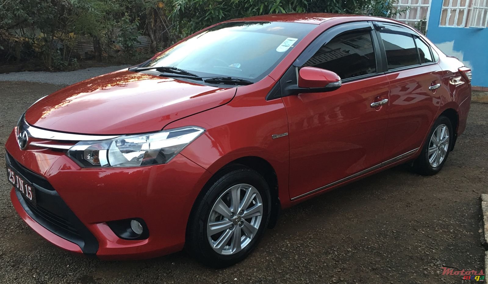 2015' Toyota Yaris photo #2