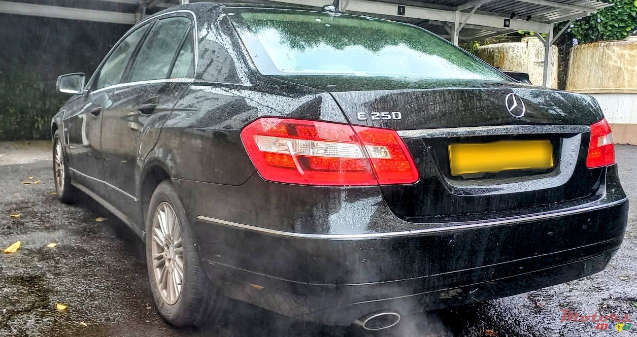 2012' Mercedes-Benz E 250 photo #2