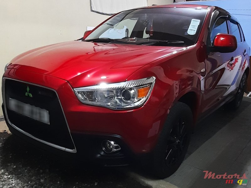 2013' Mitsubishi ASX photo #2