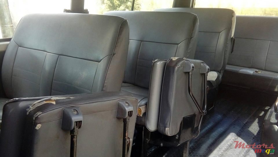 2004' Toyota HIACE photo #3