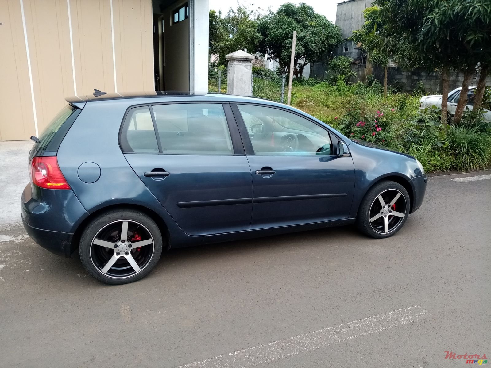 2004' Volkswagen Golf photo #5