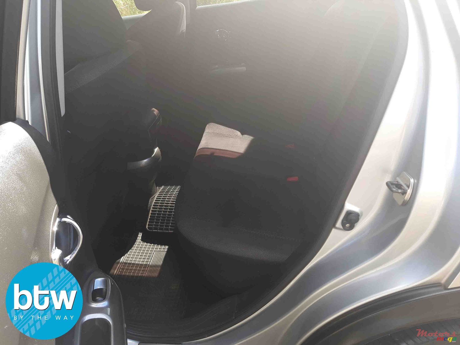 2012' Nissan Juke photo #5