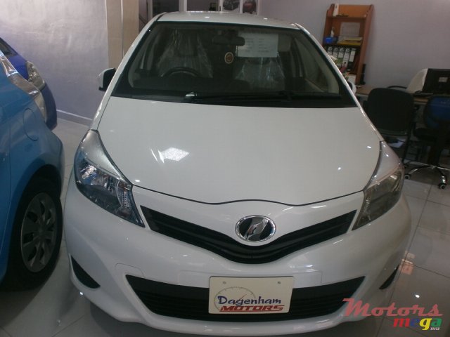 2013' Toyota Vitz photo #1