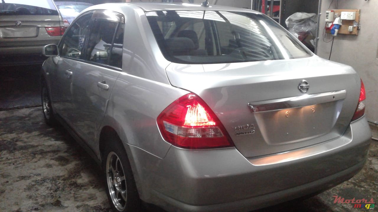 2006' Nissan Tiida photo #2