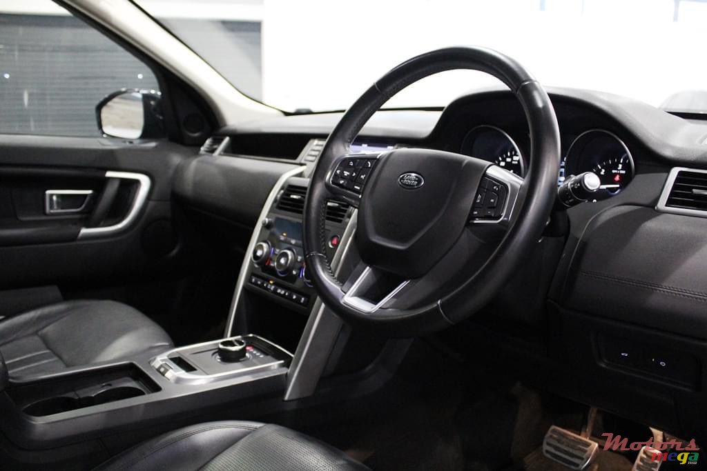 2018' Land Rover Discovery Sport photo #7