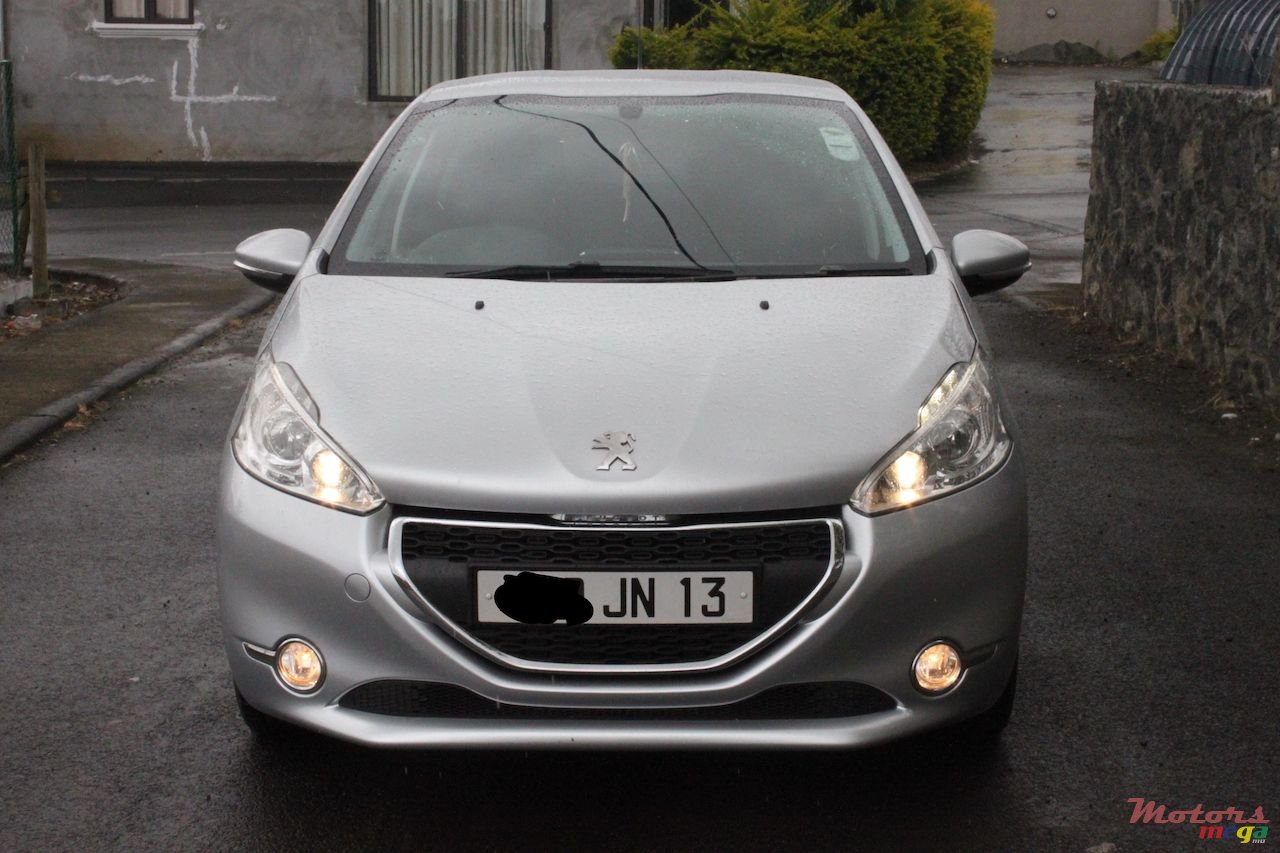 2013' Peugeot 208 photo #4