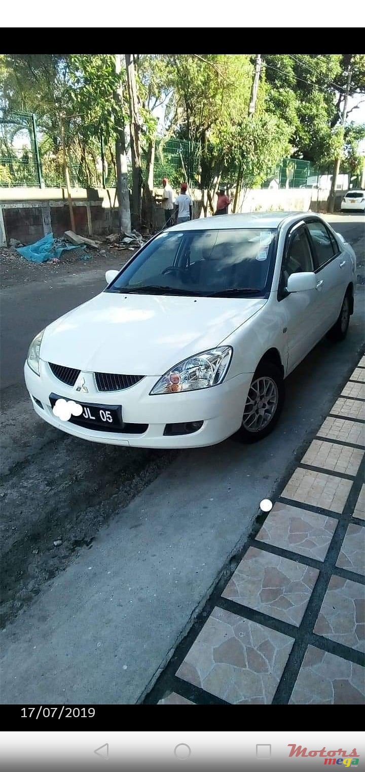 2005' Mitsubishi Lancer photo #1