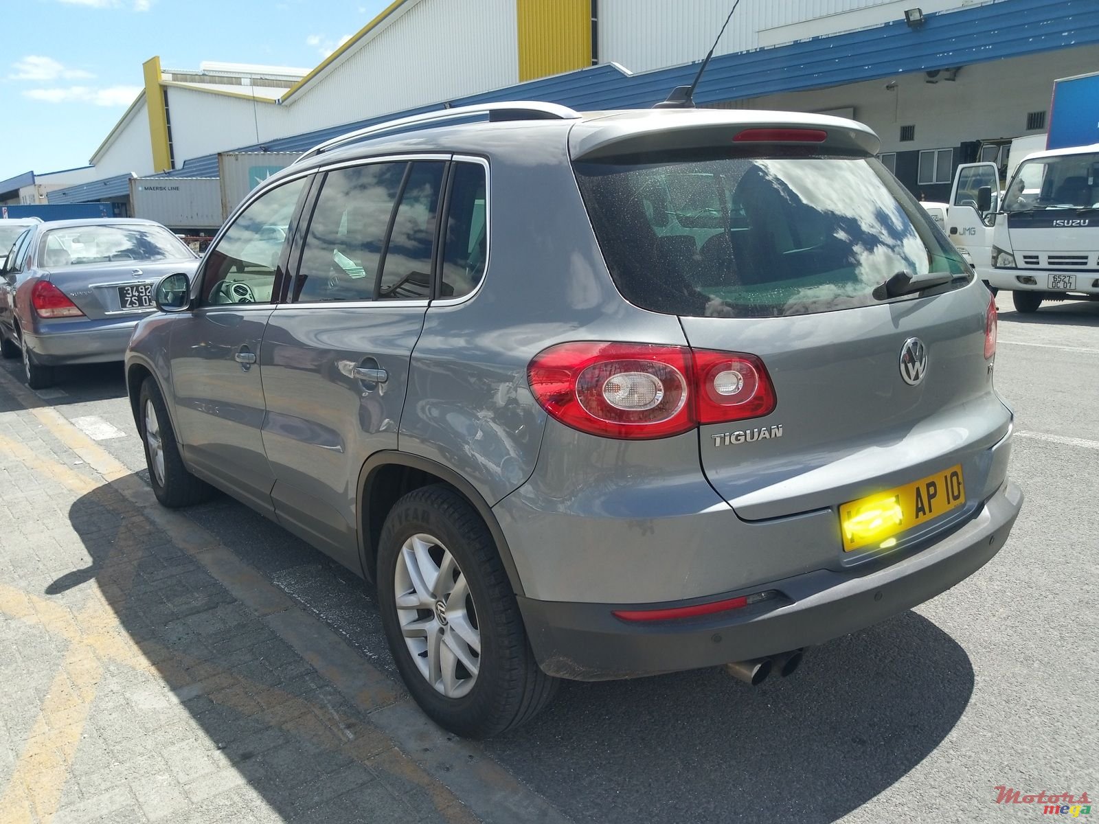 2010' Volkswagen Tiguan photo #3