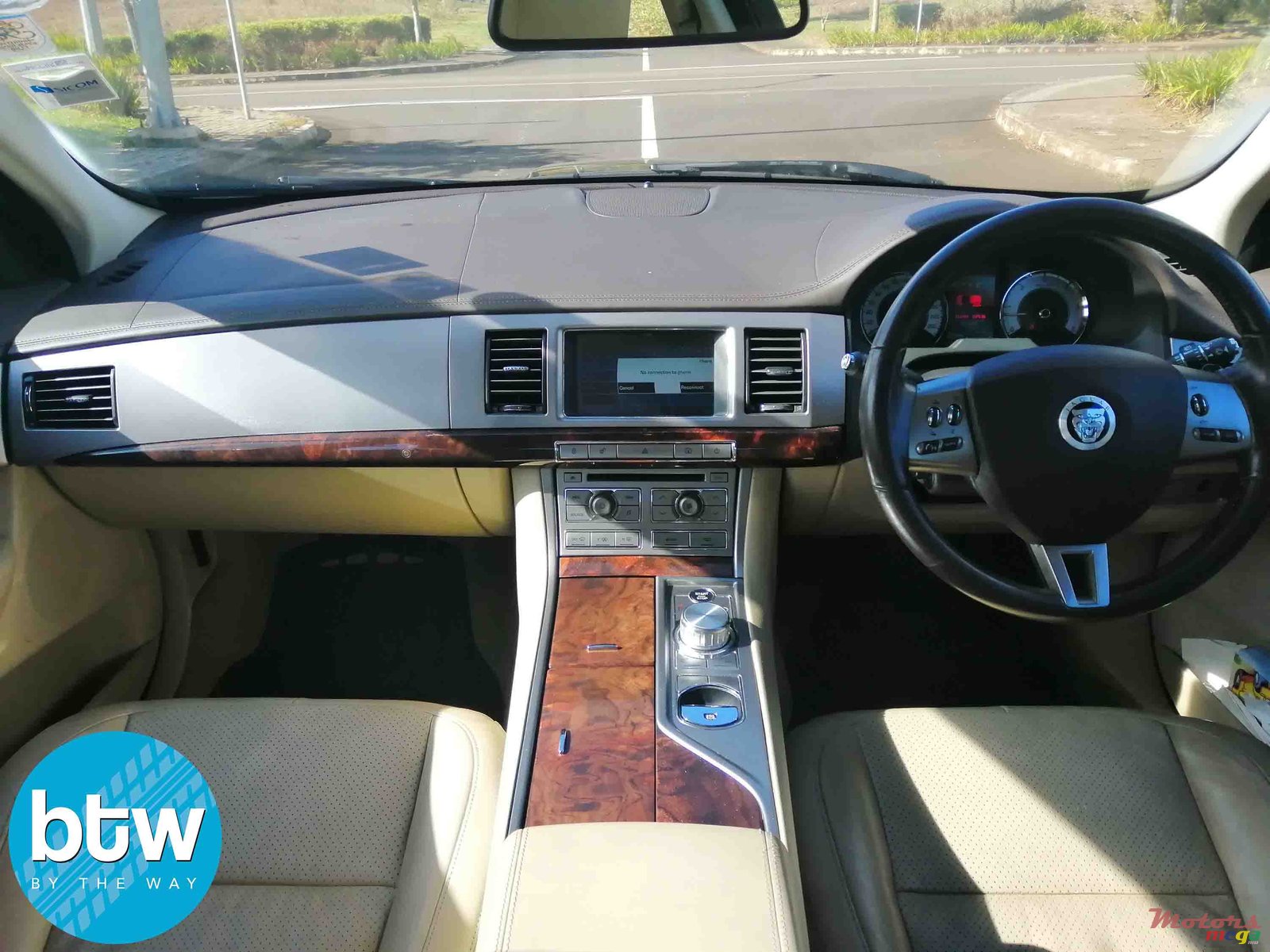 2010' Jaguar XF S V6 photo #4