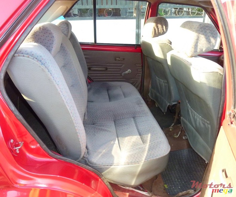 1990' Nissan 5 PORTES photo #5