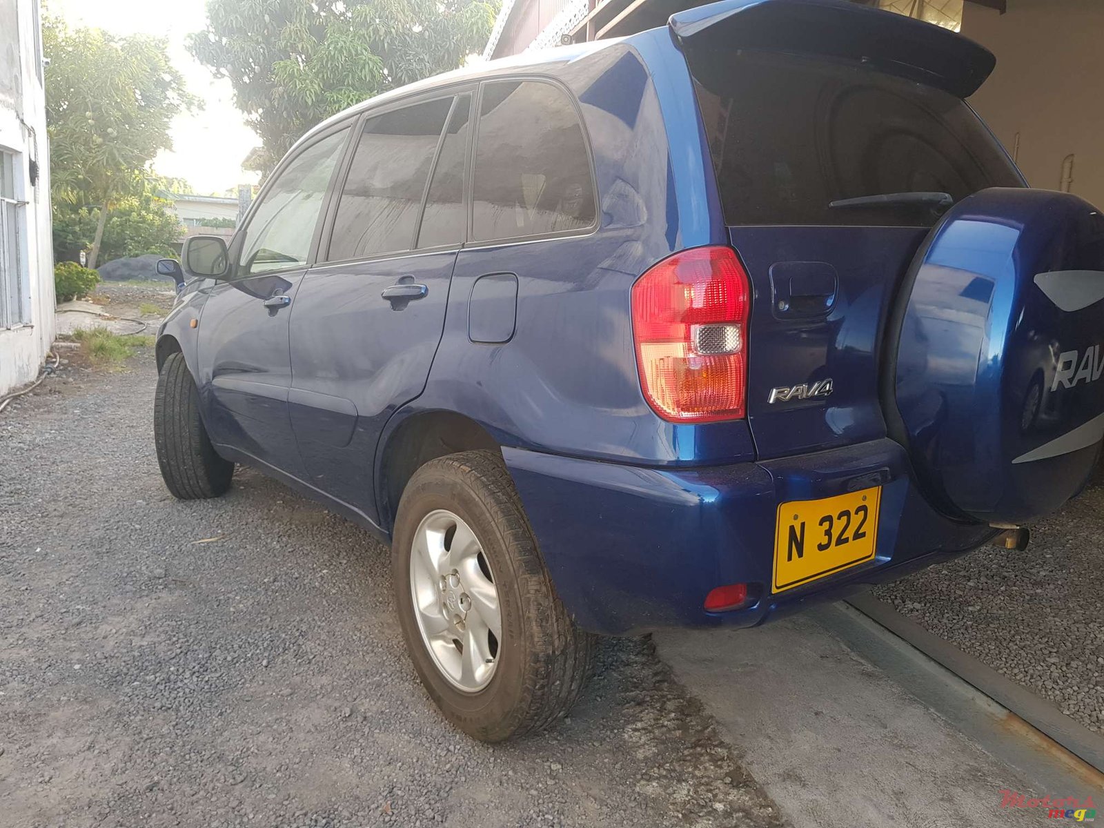 2000' Toyota RAV4 photo #2