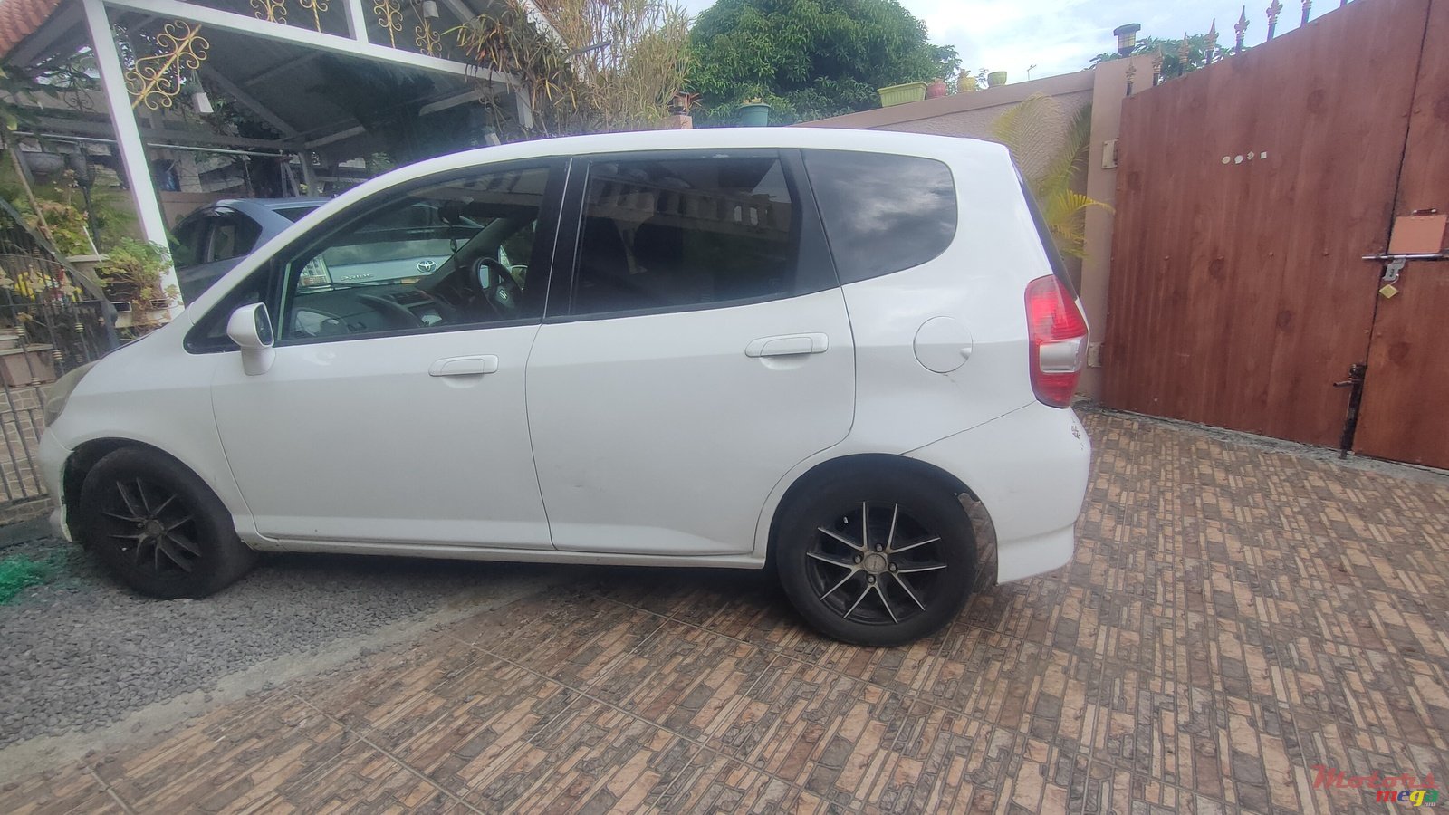 2004' Honda Fit photo #1