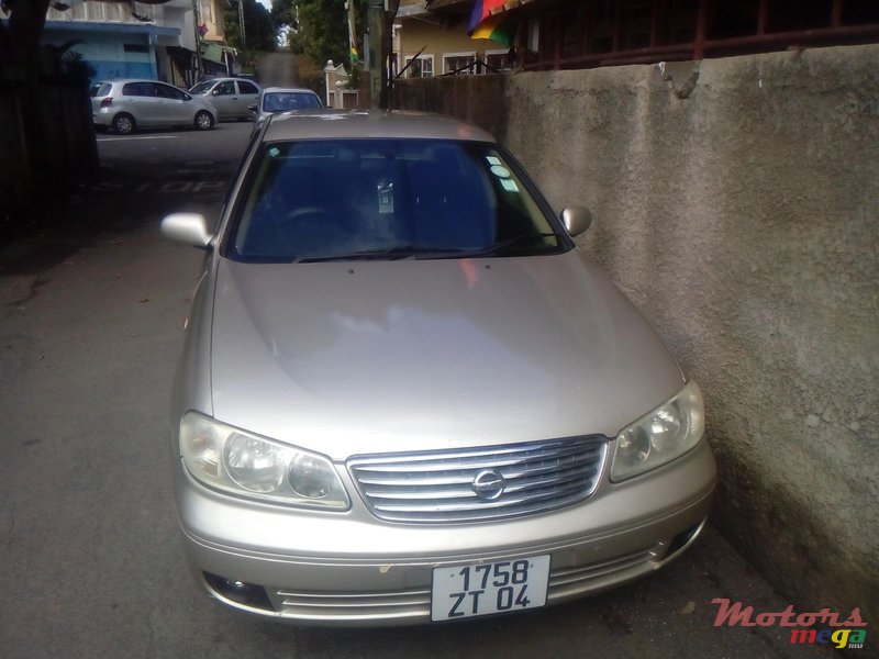 2004' Nissan Sunny photo #2