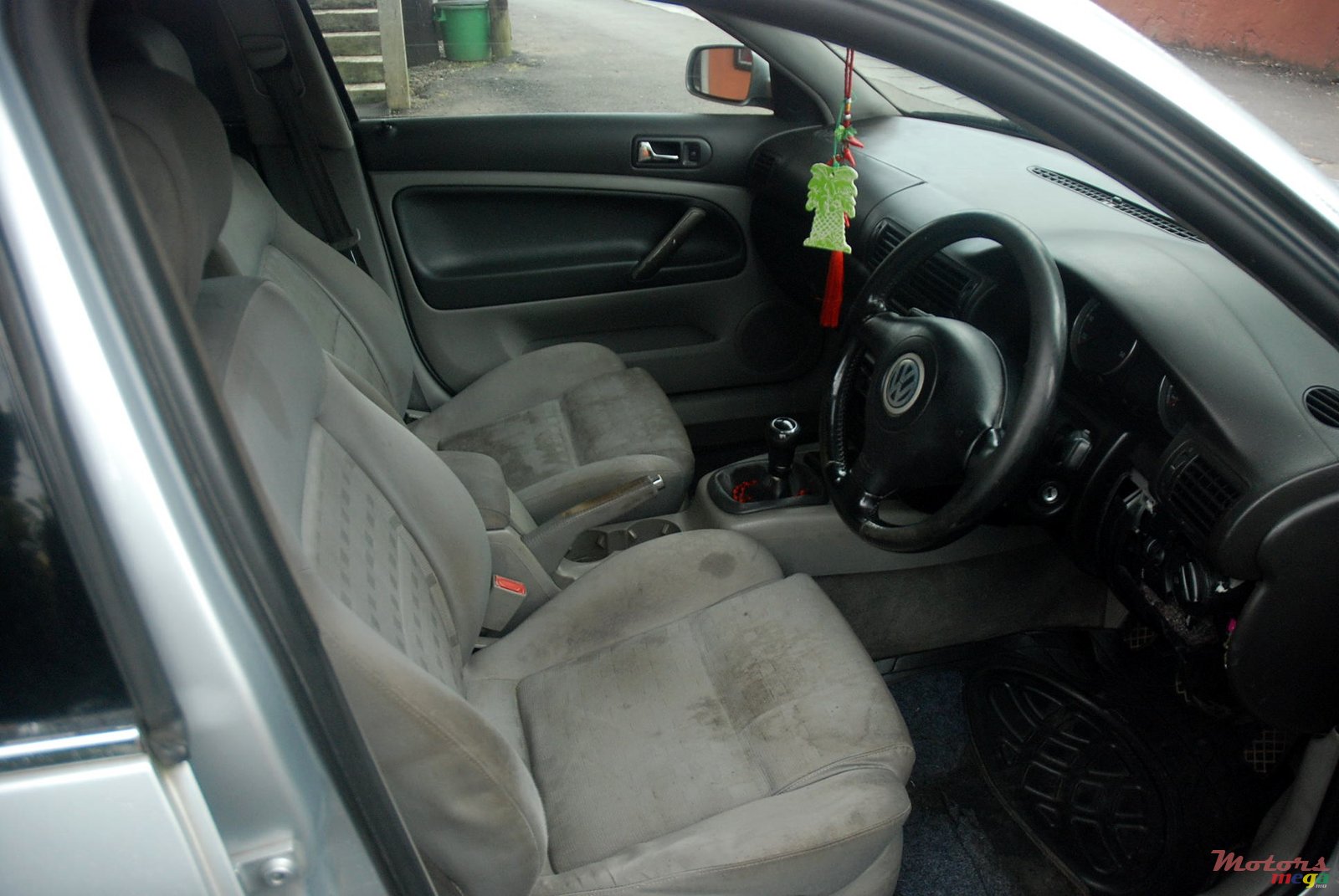 2003' Volkswagen Passat photo #3