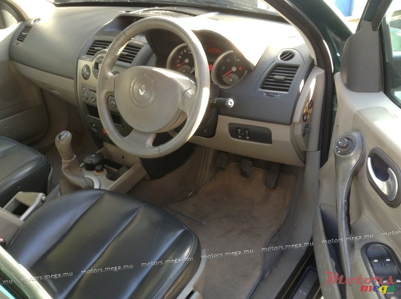 2004' Renault Megane photo #4